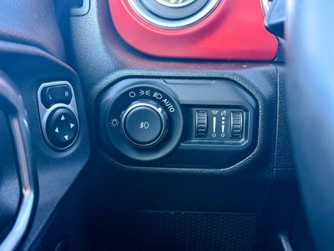 Used 2018 Jeep Wrangler Unlimited Rubicon w/ Steel Bumper Group image 37