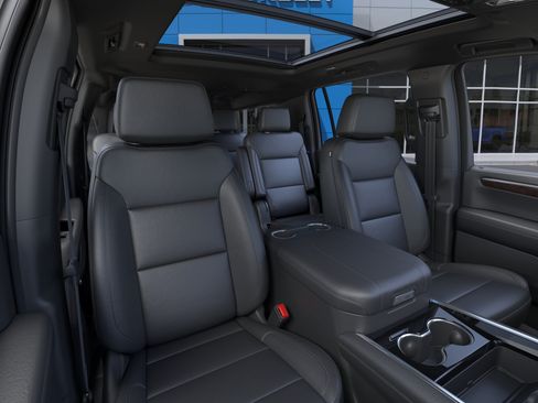 New 2026 Chevrolet Suburban Z71 w/ Comfort Package AWD/4WD image 17