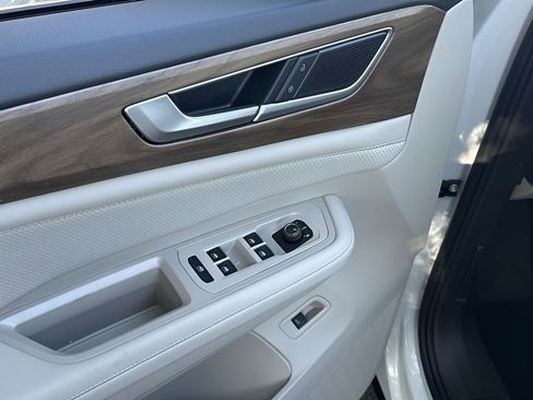 New 2026 Volkswagen Atlas SE image 13