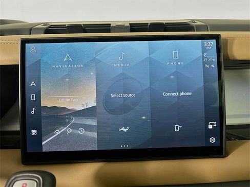 Used 2025 Land Rover Defender 110 X-Dynamic SE image 16