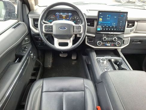 Used 2023 Ford Expedition XLT image 12