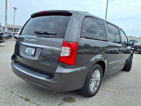 Used 2015 Chrysler Town & Country Touring-L w/ Driver Convenience Group FWD image 30