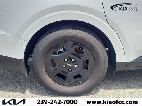 New 2026 Kia Carnival FWD image 8