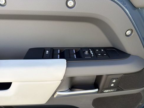 New 2026 Land Rover Defender 110 X-Dynamic SE AWD/4WD image 21