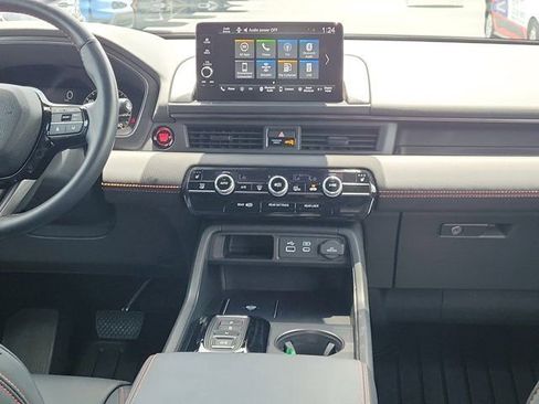 Certified 2025 Honda Pilot TrailSport image 5
