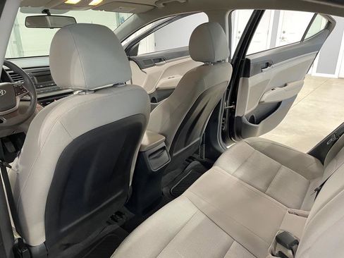 Used 2017 Hyundai Elantra SE FWD image 13