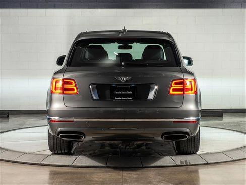 Used 2018 Bentley Bentayga image 10