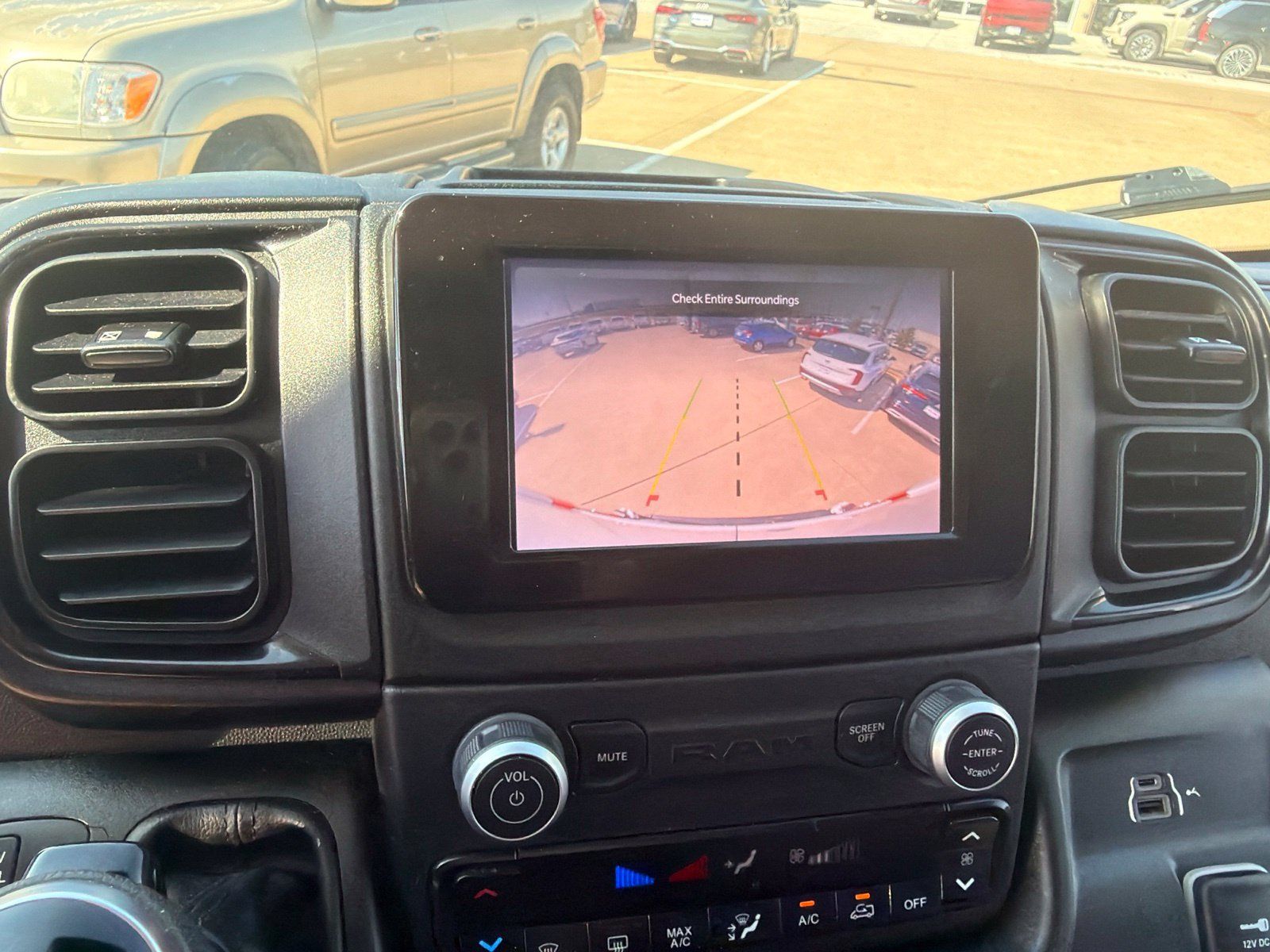 Used 2025 RAM ProMaster 2500 w/ Convenience Group FWD image 16