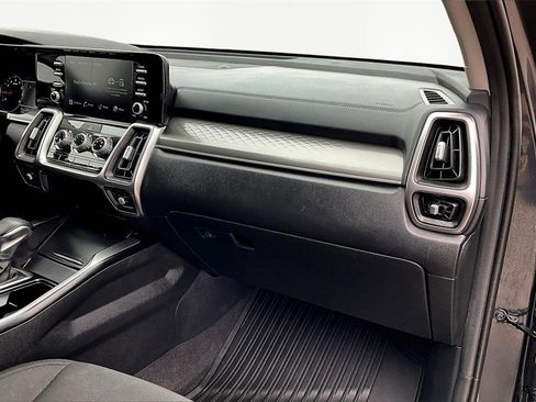 Used 2023 Kia Sorento LX image 17