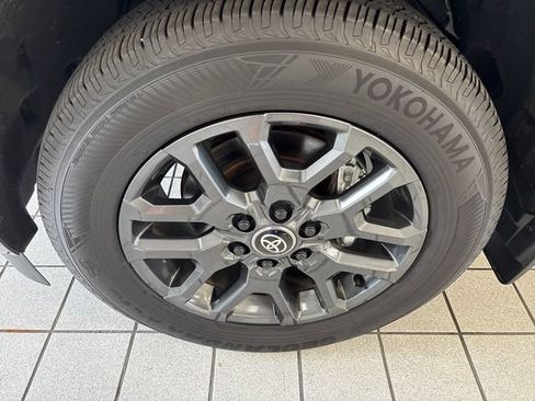 Used 2026 Toyota Sequoia Platinum AWD/4WD image 5