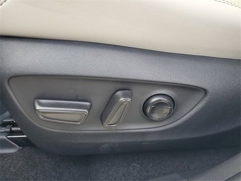 Used 2025 Toyota RAV4 Limited image 17