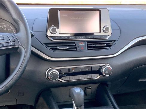 Used 2024 Nissan Altima 2.5 S image 11