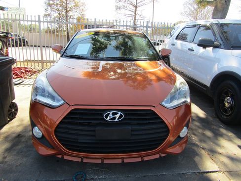 Used 2016 Hyundai Veloster Turbo image 2
