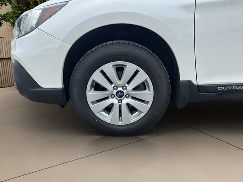 Used 2018 Subaru Outback 2.5i Premium AWD/4WD image 17