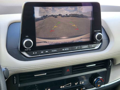 Used 2023 Nissan Rogue SV FWD image 18