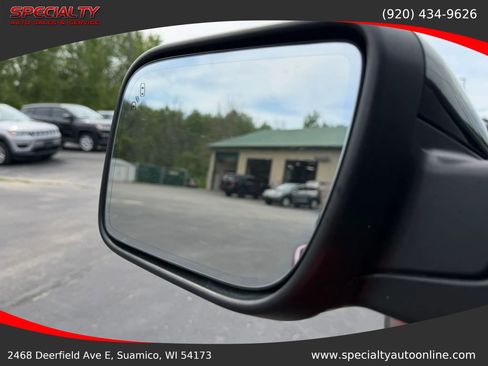 Used 2017 Ford Explorer XLT w/ Equipment Group 201A AWD/4WD image 12