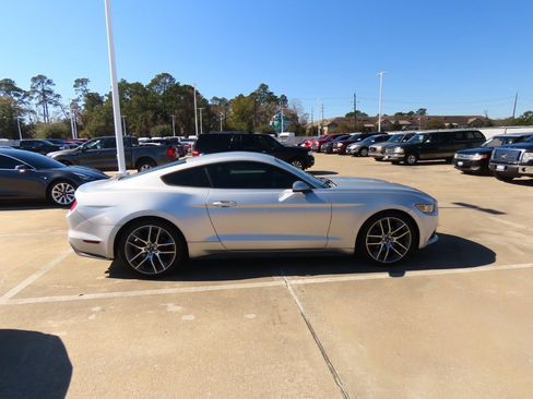 Used 2016 Ford Mustang Premium image 10