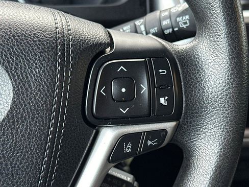Used 2018 Toyota Highlander LE image 27