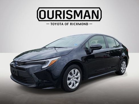 Certified 2025 Toyota Corolla LE FWD image 3