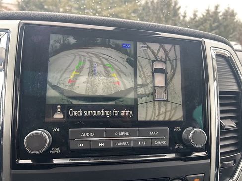 Used 2021 Nissan Titan SL w/ Moonroof Package image 18