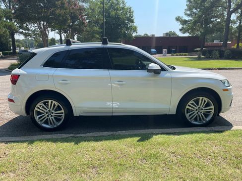 Used 2020 Audi Q5 2.0T Premium Plus w/ Premium Plus Package AWD/4WD image 6