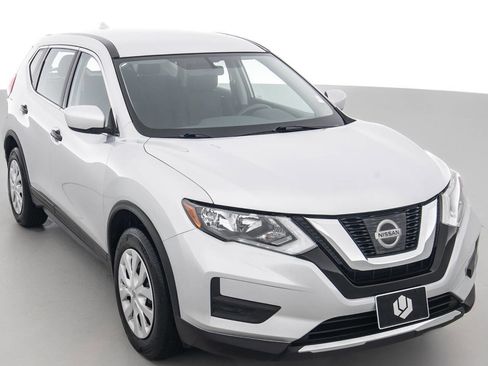Used 2017 Nissan Rogue S image 1