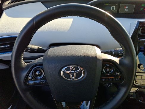 Used 2019 Toyota Prius XLE image 18