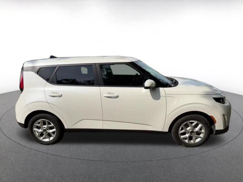 Used 2025 Kia Soul LX w/ LX Technology Package FWD image 16
