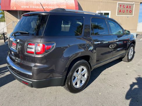 Used 2015 GMC Acadia SLE image 4