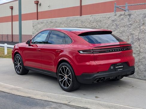 Certified 2025 Porsche Cayenne Coupe image 3