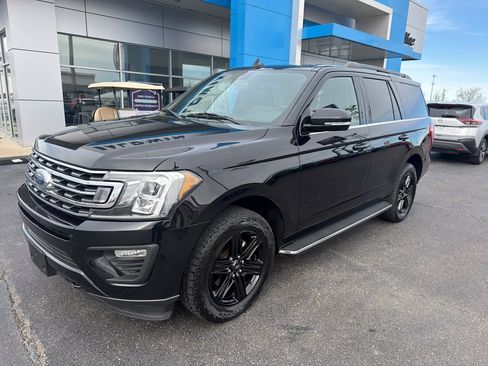 Used 2021 Ford Expedition XLT image 2