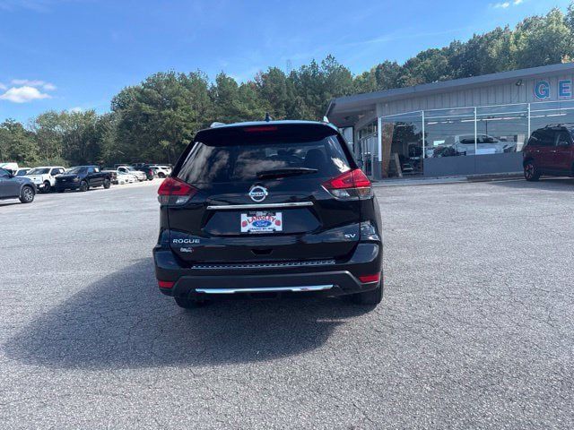 Used 2017 Nissan Rogue SV w/ SV Premium Package FWD image 18