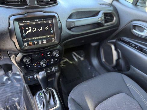 Certified 2023 Jeep Renegade Latitude w/ Sun/Sound Group AWD/4WD image 16