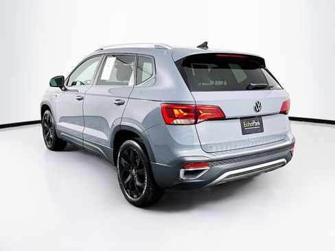 Used 2023 Volkswagen Taos SE w/ Panoramic Sunroof Package image 5