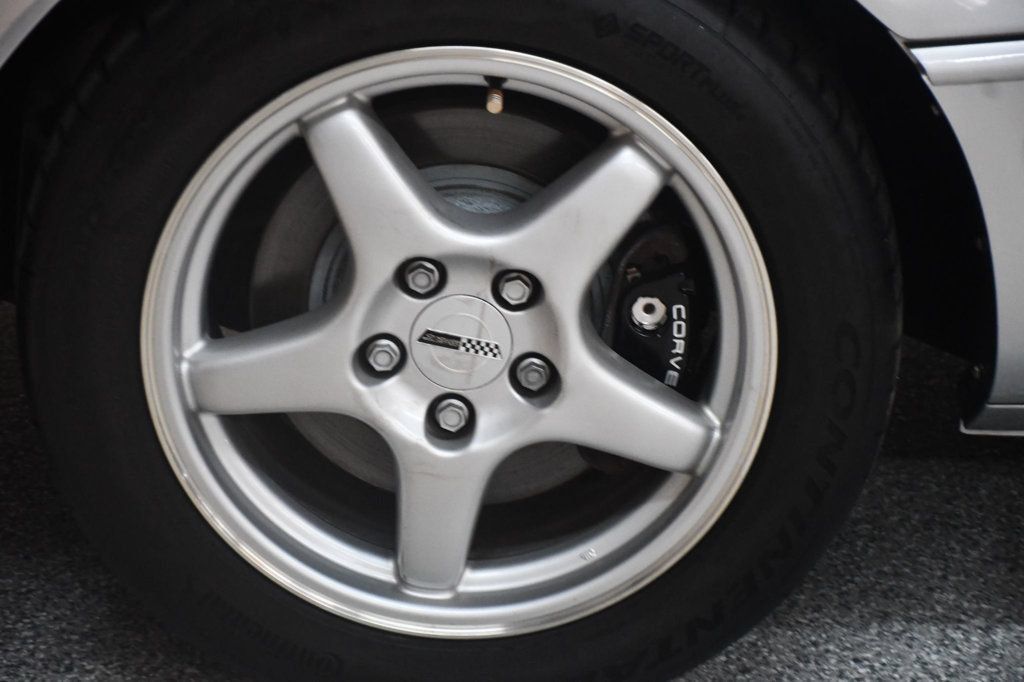 Used 1996 Chevrolet Corvette Coupe RWD image 16