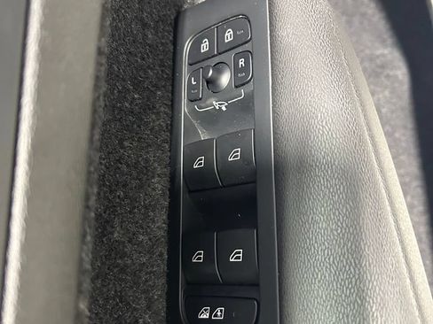 Used 2023 Volvo XC40 Recharge Ultimate AWD/4WD image 11