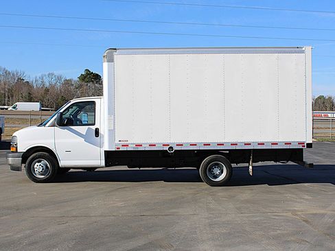 Used 2021 Chevrolet Express 3500 w/ Power Convenience Package image 6