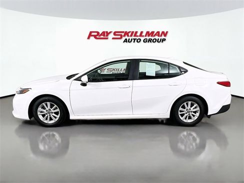 Used 2025 Toyota Camry LE image 4