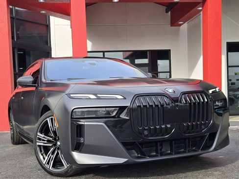 Used 2023 BMW 760i xDrive 760i xDrive w/ Luxury Rear Seating Package image 10