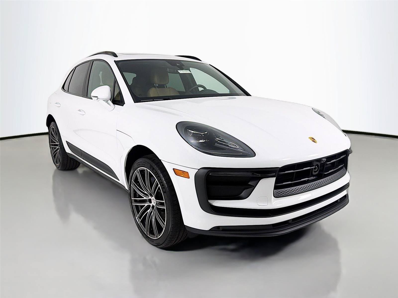 Certified 2026 Porsche Macan AWD/4WD image 31