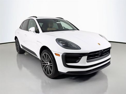 Certified 2026 Porsche Macan AWD/4WD image 31