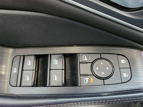 Used 2021 Nissan Rogue SV w/ Premium Package image 15