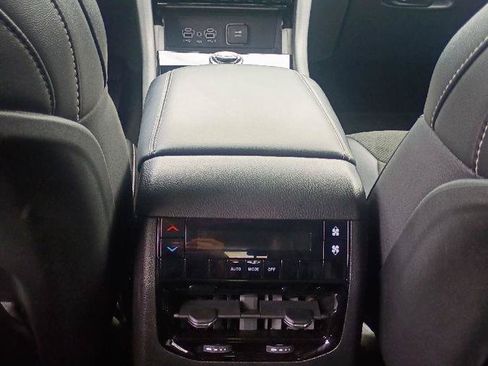 Used 2025 Jeep Grand Cherokee L Altitude RWD image 16