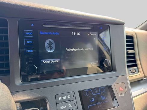 Used 2015 Toyota Sienna LE FWD image 26