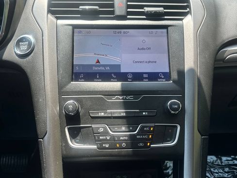 Used 2020 Ford Fusion SE FWD image 22