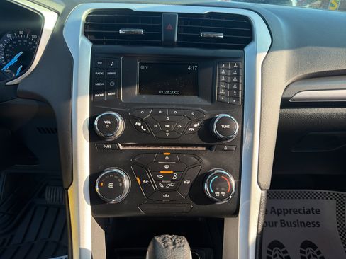 Used 2014 Ford Fusion SE image 22