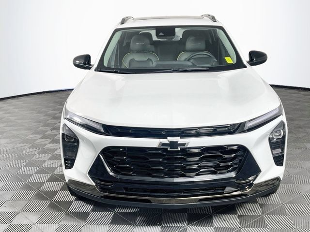 Used 2025 Chevrolet Trax ACTIV w/ Sunroof Package FWD image 3