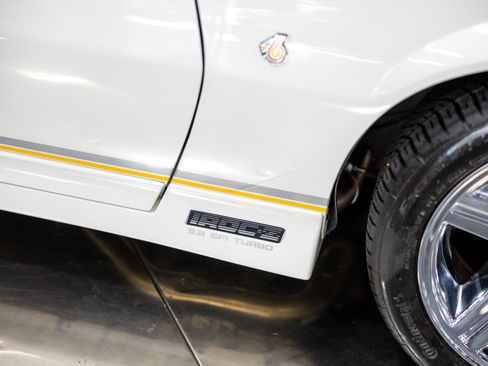 Used 1989 Chevrolet Camaro IROC-Z image 21