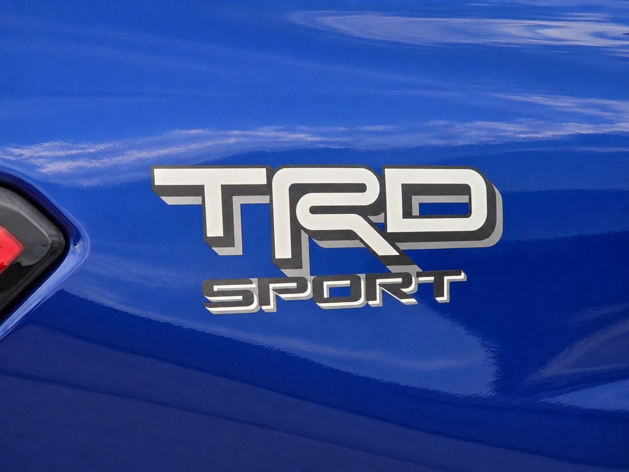 Used 2024 Toyota Tacoma TRD Sport w/ TRD Sport Upgrade Package AWD/4WD image 8