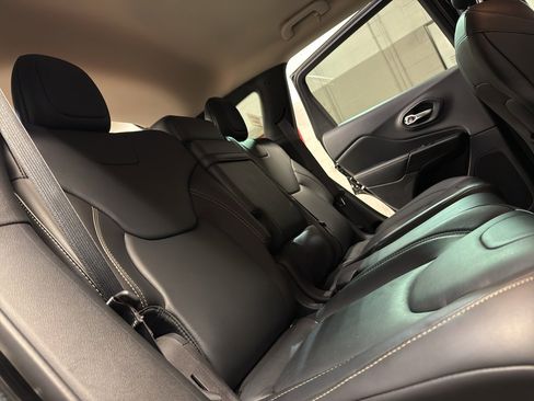 Used 2015 Jeep Cherokee Limited image 26